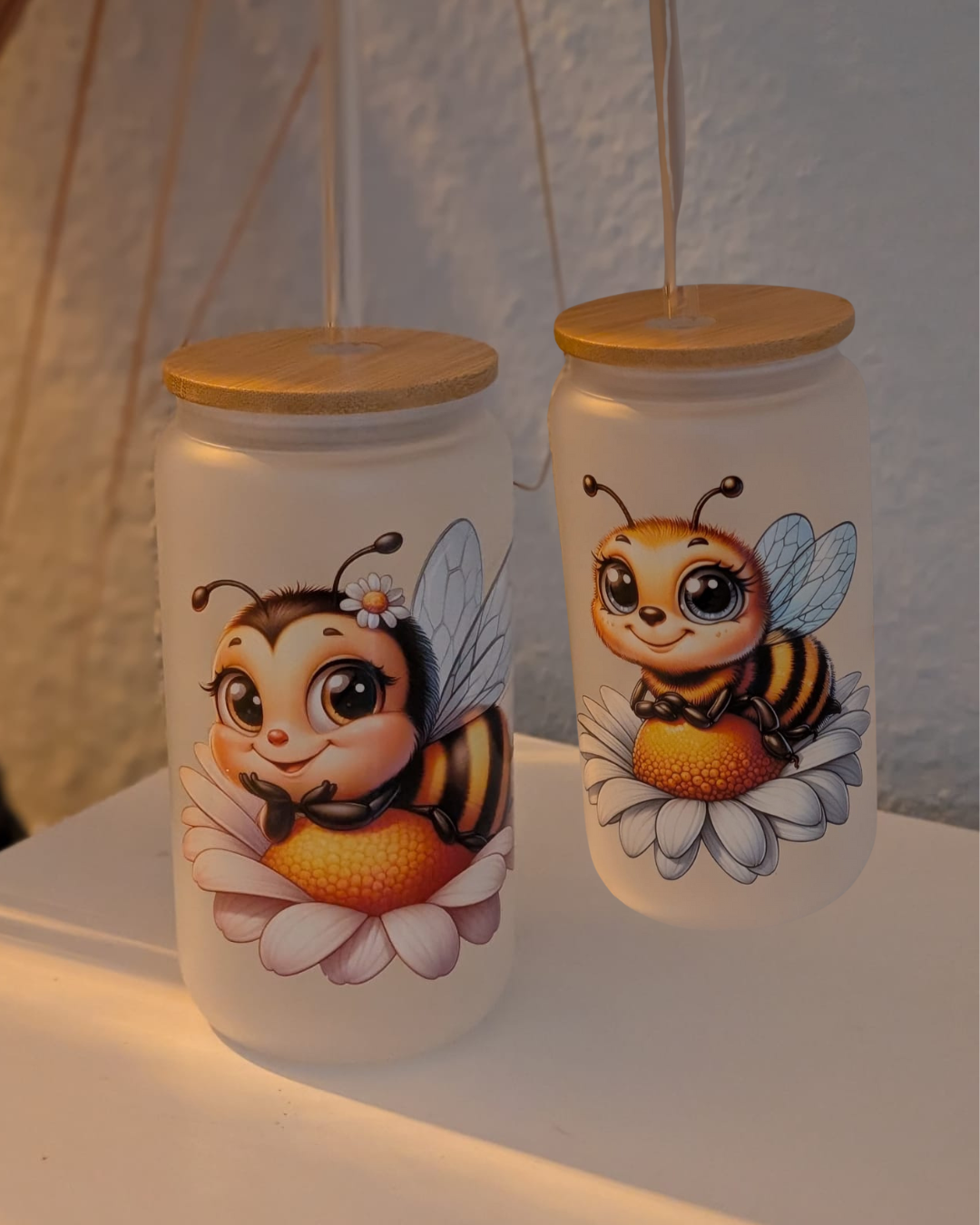 Frosted Glastrinkflasche „Sweet Moments“ – mit Bambusdeckel & Glasstrohhalm