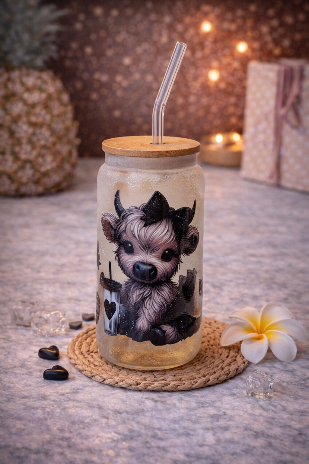 Frosted Glastrinkflasche „Sweet Moments“ – mit Bambusdeckel & Glasstrohhalm