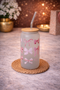 Frosted Glastrinkflasche „Sweet Moments“ – mit Bambusdeckel & Glasstrohhalm