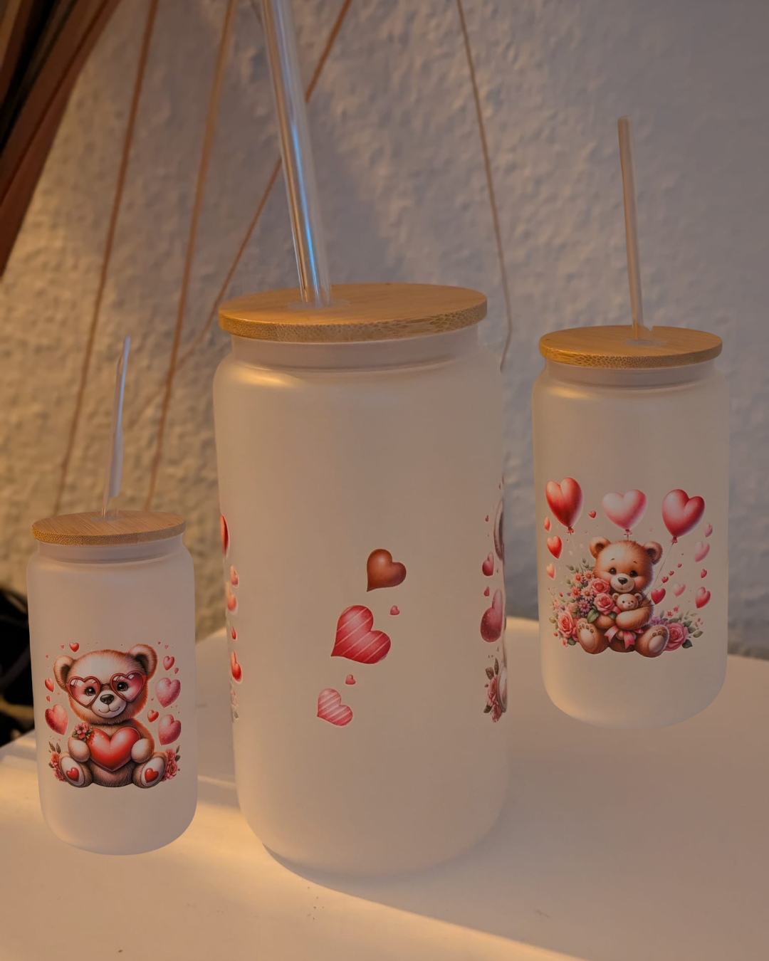 Valentinstumbler „Love Sips“ – Glas-/Kunststofftrinkflasche mit verschiedenen, niedlichen Motiven