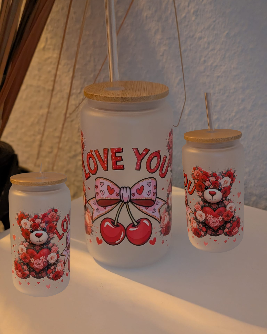 Valentinstumbler „Love Sips“ – Glas-/Kunststofftrinkflasche mit verschiedenen, niedlichen Motiven